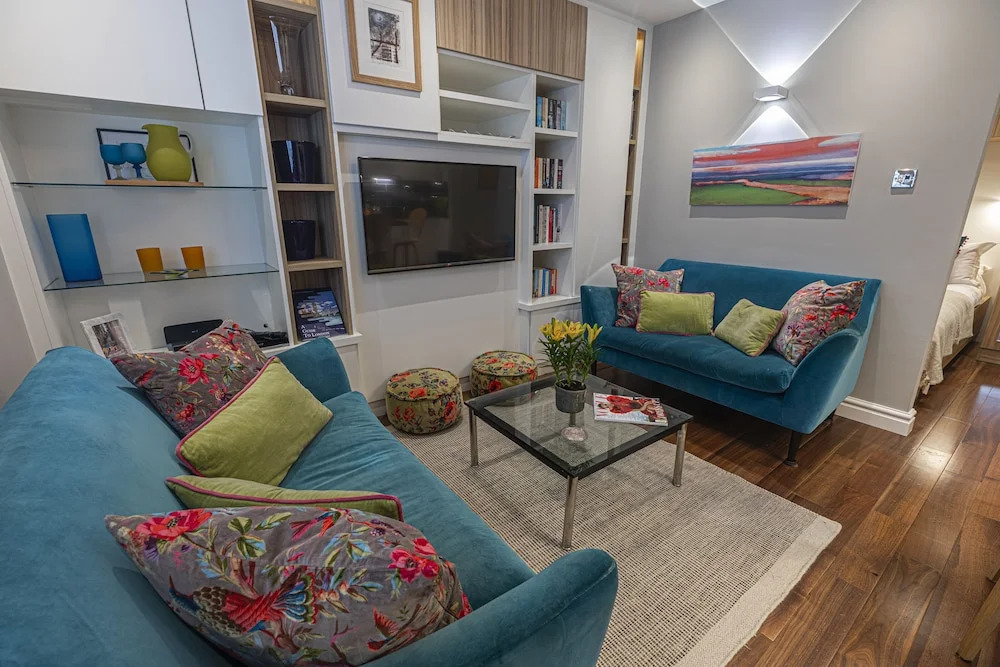 Monthly Discount! Self Isolation w/ Private Entrance and all Amenities, in Notting Hil