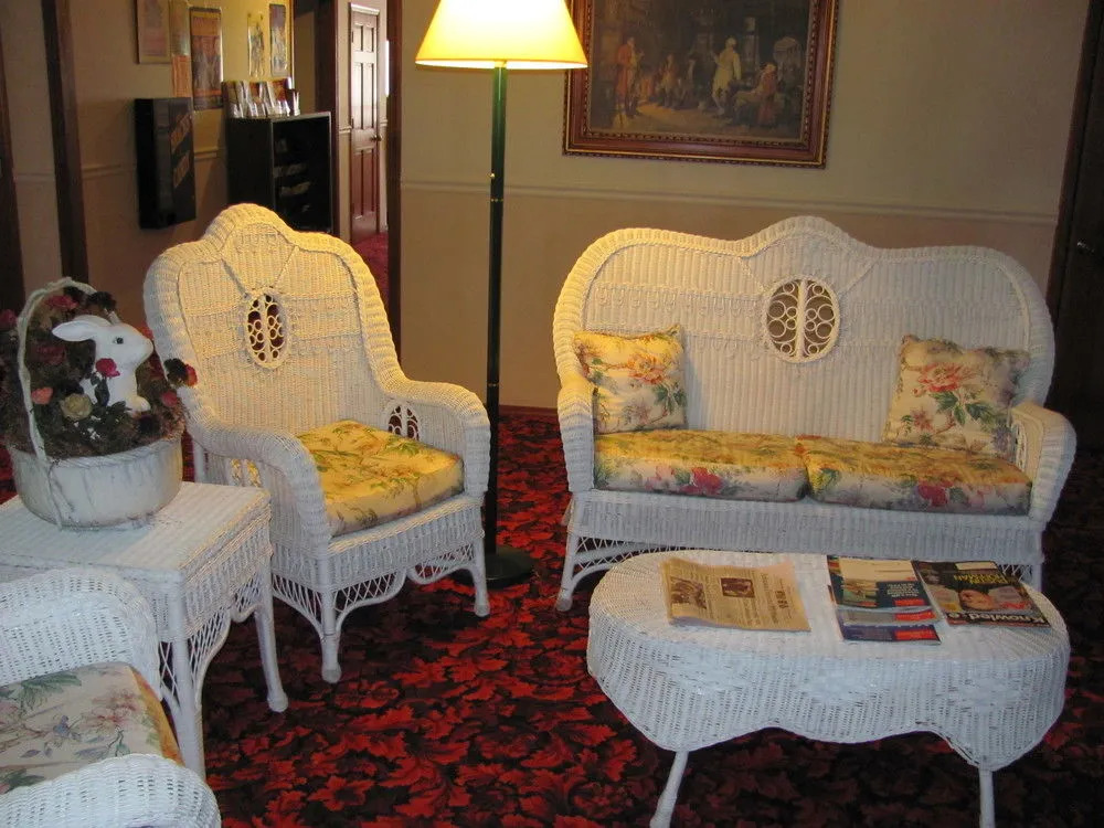 Colonial Inn