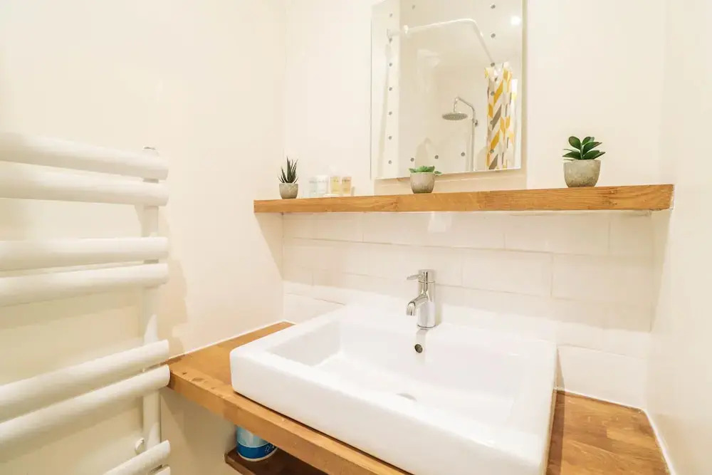 Right by Oval Station - 2 bed Flat Free Wifi