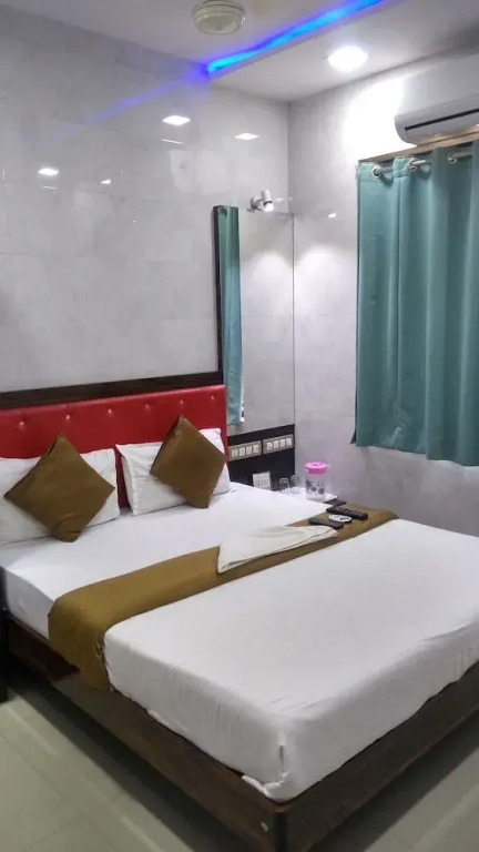 Hotel Plaza Mumbai