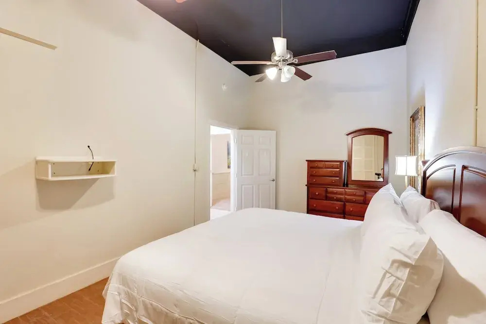 Steps to Restaurants & Shops! Dtwn Marshall Apt