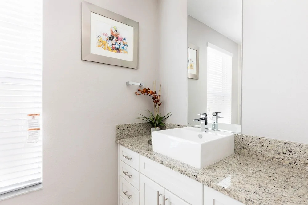Apartment with full kitchen | 7554 Sunville Avenue
