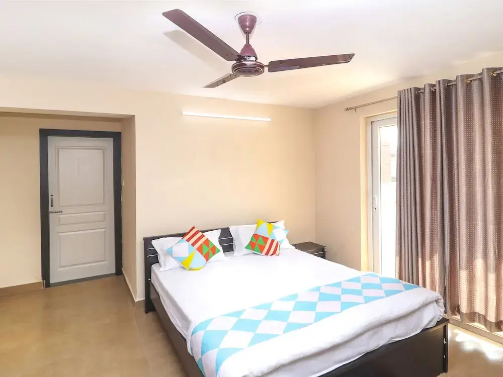 OYO 27826 Home Graceful Stay Near Airport
