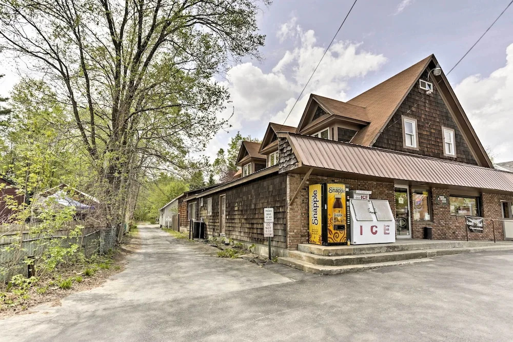 Walk to Lake George! Bolton Landing Cottage