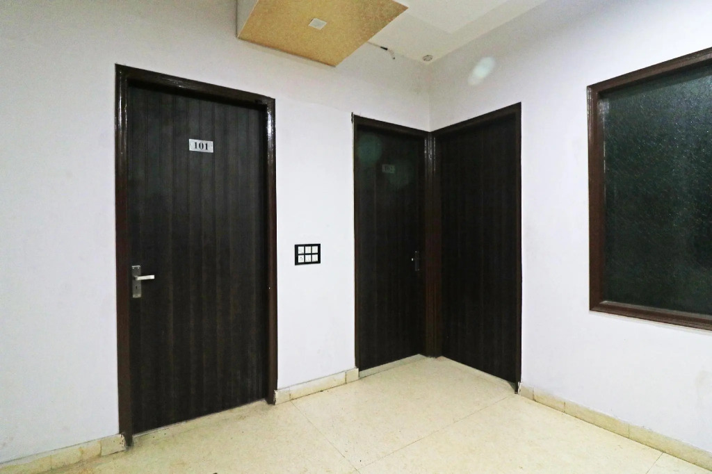 OYO 36689 Royal Cottage