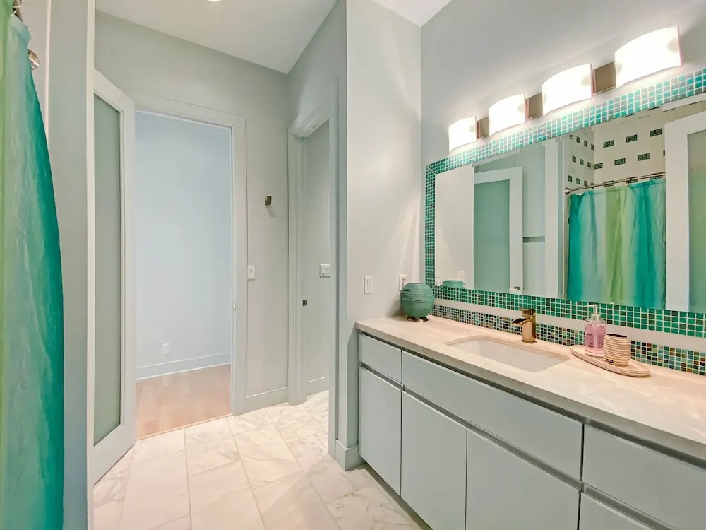 1893bays 5 Bedroom Home