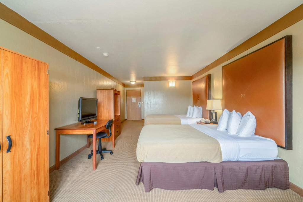 Days Inn & Suites by Wyndham Beeville