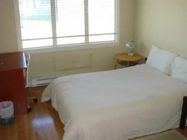 Vancouver Backpacker House - 10 min walk to Metrotown skytrain station