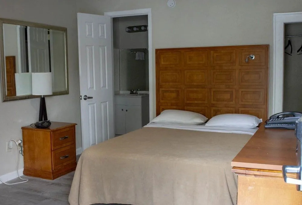 SOUTHERN STAR INN