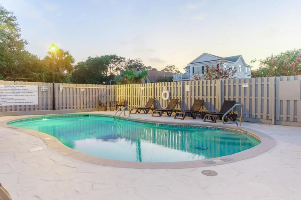 Howard Johnson Inn Tybee Island Savannah GA