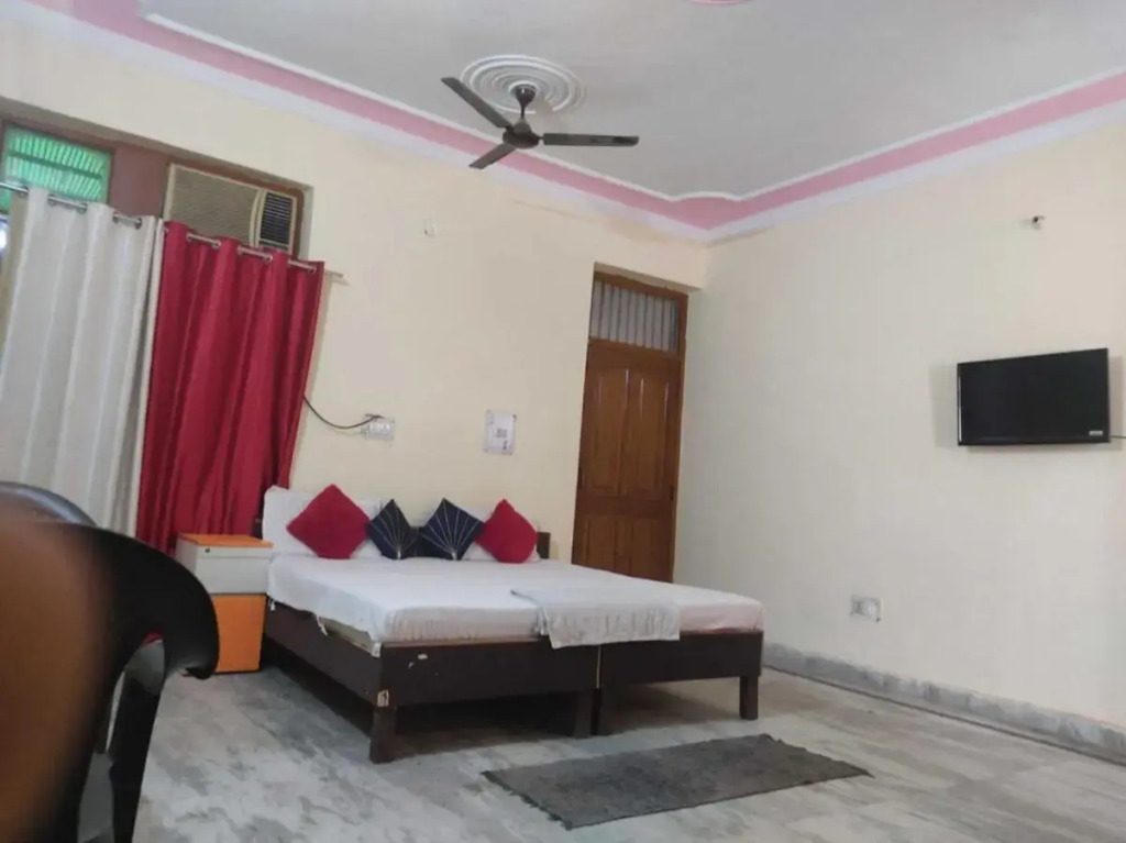 OYO 91853 Hotel White House