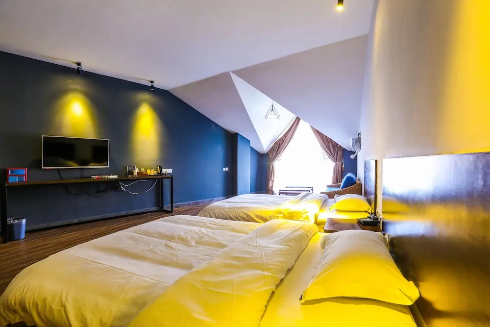 Comma Travel International Youth Hotel