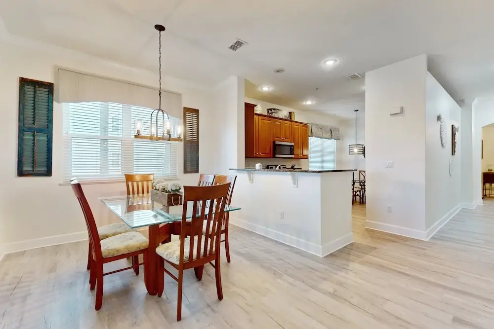 Second Floor, Dog-friendly Condo With Shared Pool, High-speed Wifi, & Central AC