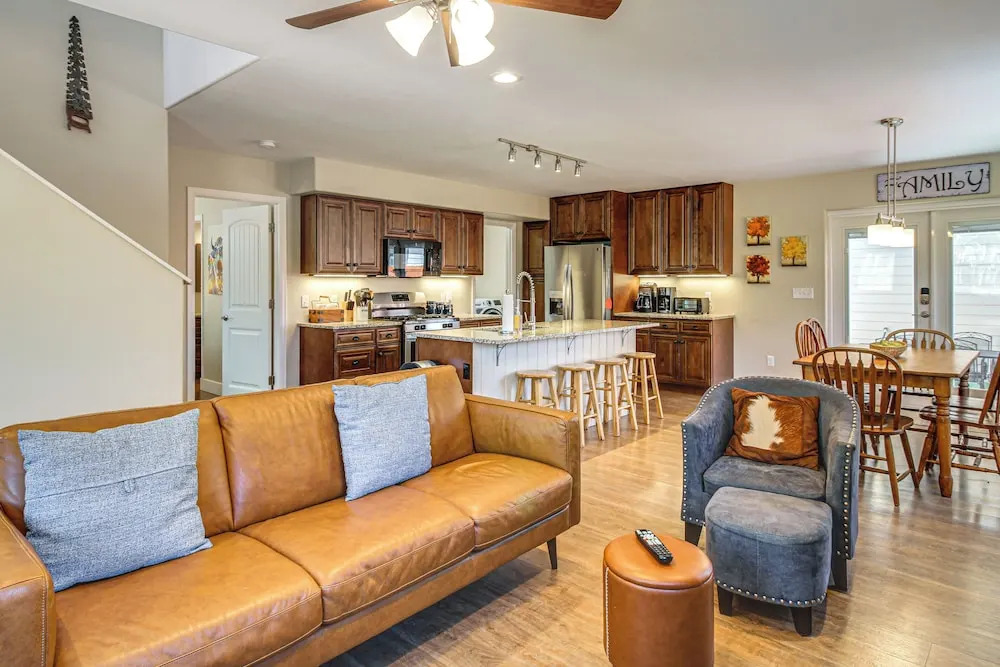 30 Mi to Crested Butte: Dog-friendly Home By River