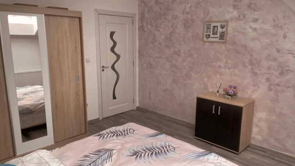 Apartament cu 2 camere, spatios si confortabil.