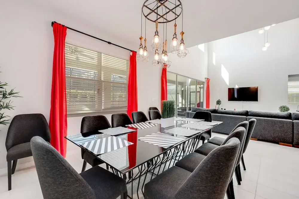 Edgy and Modern 7 Bed 5 Ba Villa Pool & Spa 1800saw