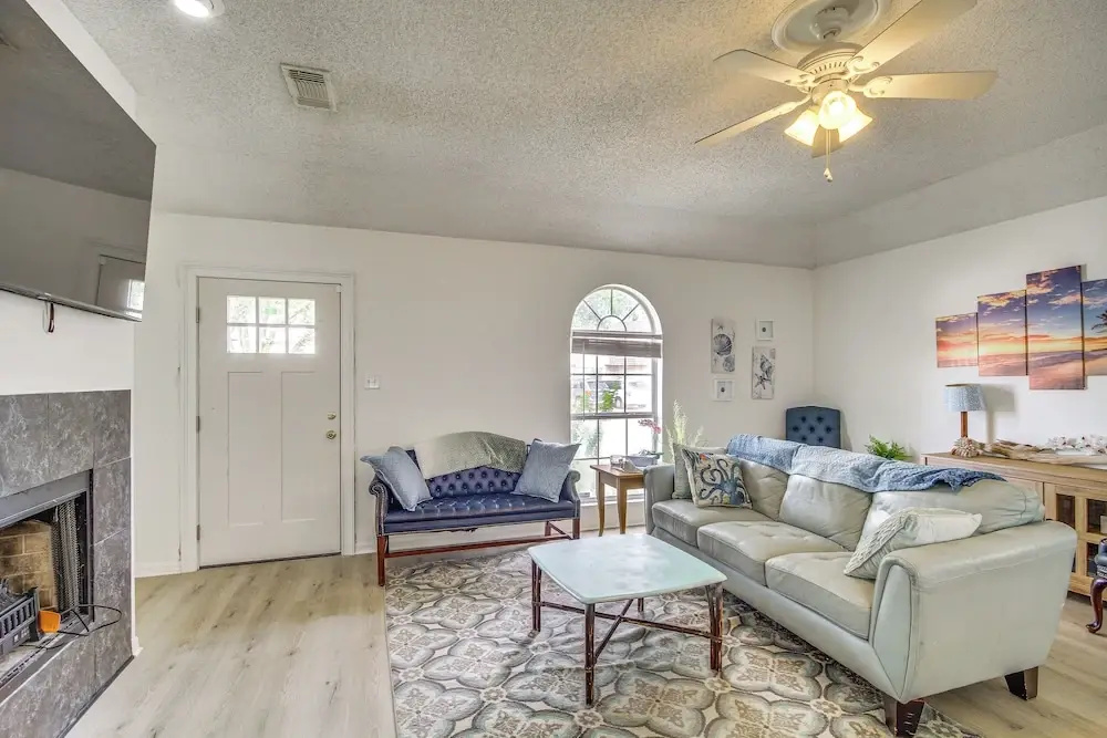 Walk to Gulfport Beach 1 Mi to Marina: Lovely Home