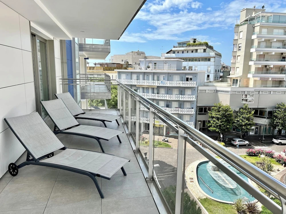 Central Flat 150 mt From Beach