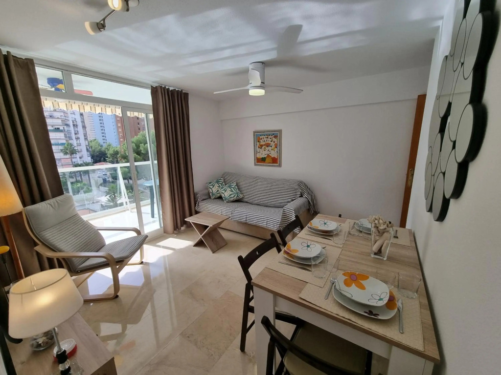 Ideal familias en urbanización de lujo a 600m de la playa Levante con Wifi, AC y Parking