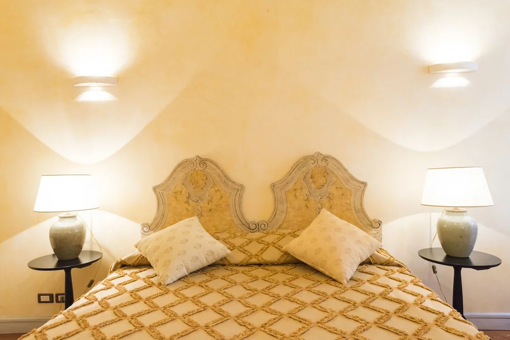 lolART  luxury at Spanish Steps