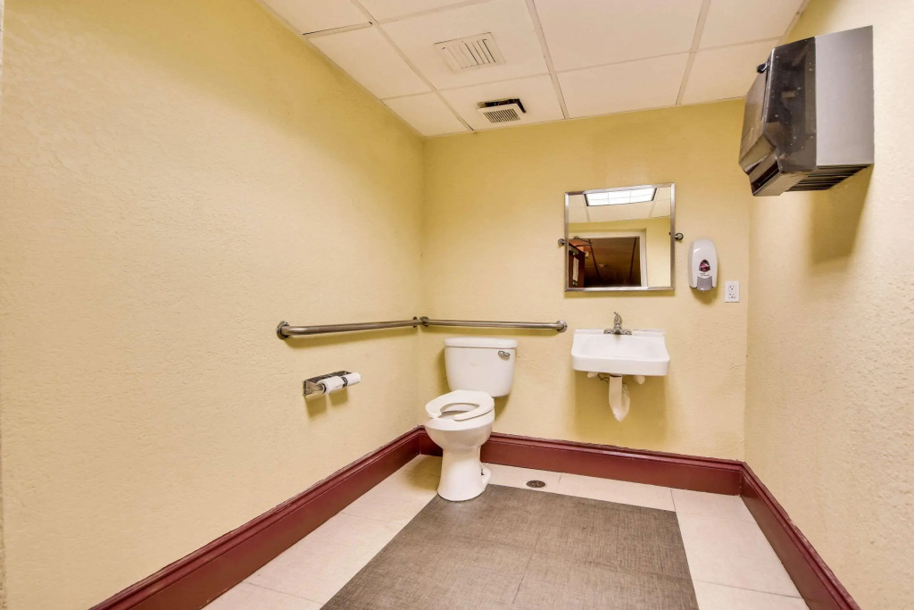 Econo Lodge Tampa near Busch Gardens