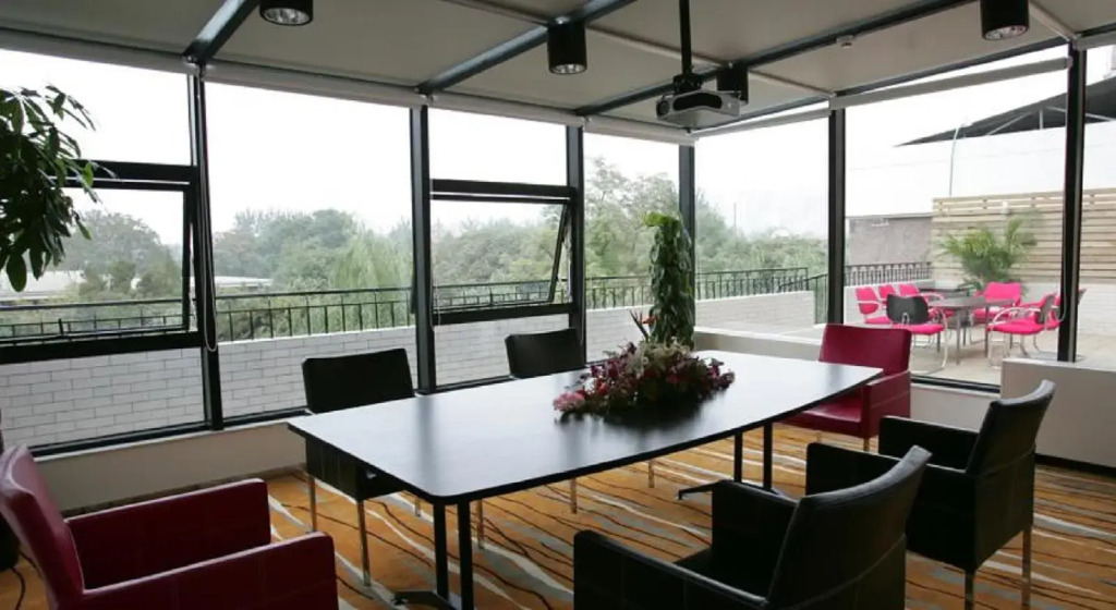 Sunjoy Hotel
