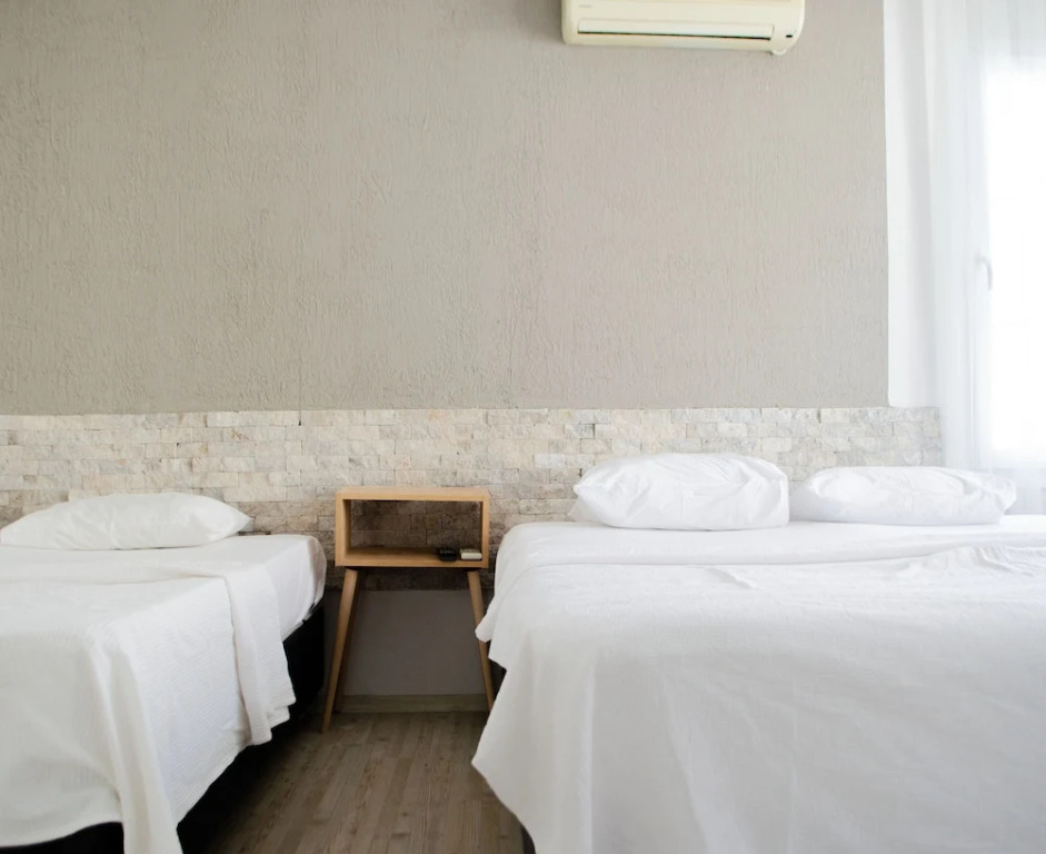 1989 Hotel Sebat