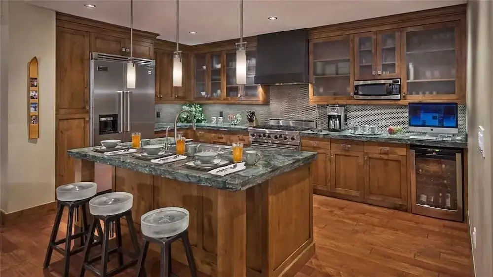 Flat Tops Peak Penthouse 701 4 BedroomCondo By Moving Mountains