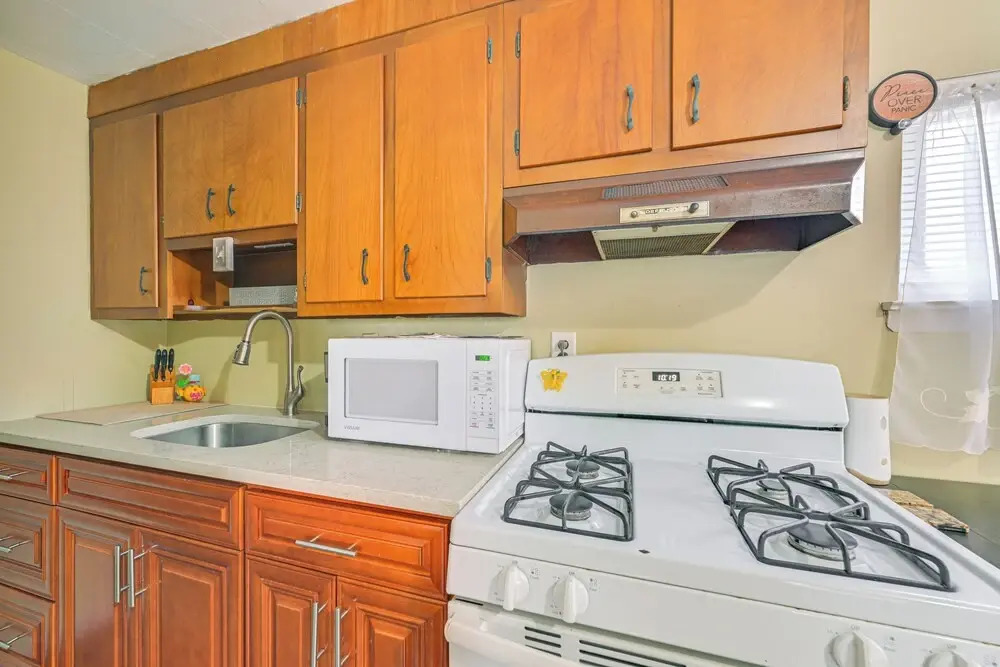 2 Mi to UBS Arena: Wfh-friendly Couple's Retreat
