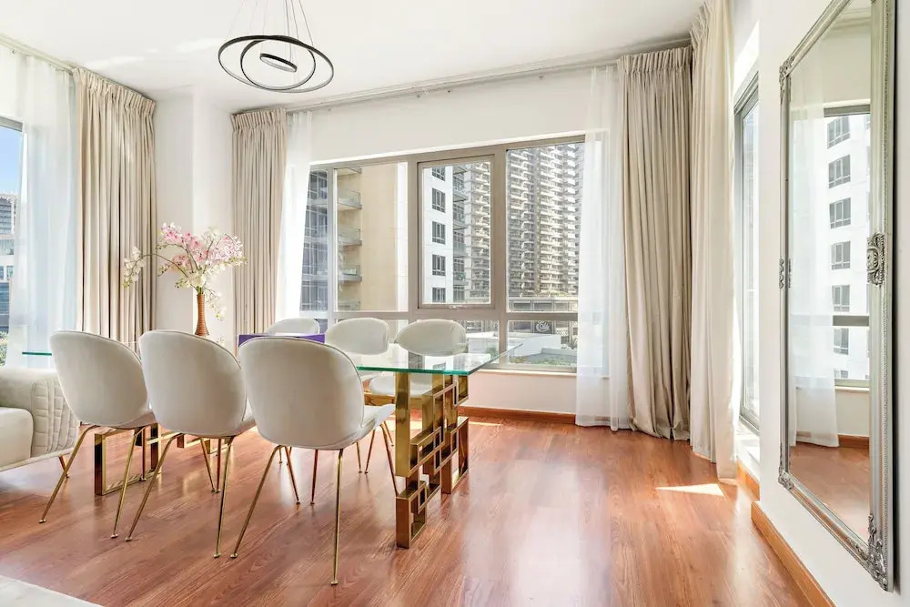 Vogue Vacation Homes, Business Bay Damac Maison Prive near Burj Khalifa and Dubai Mall, Studio Apartment with Canal and City View, Access to all Amenities