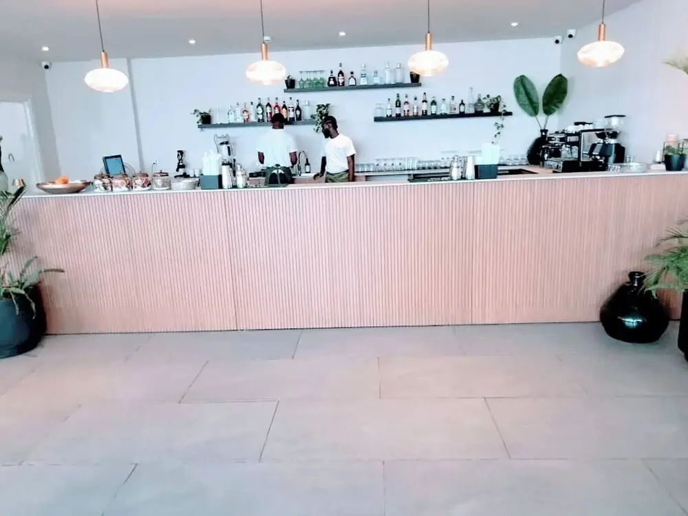 Unique 2 BDR Apartment at Loxwood House With Rooftop Pool and Gym