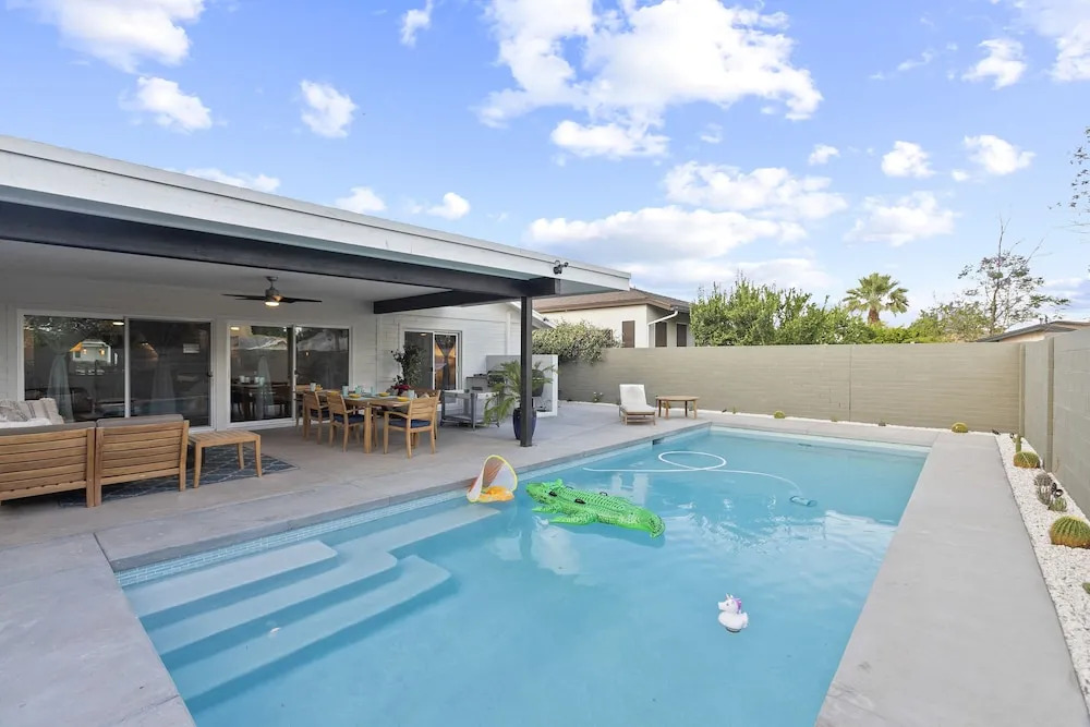 Bichitos Playground Heated with pool