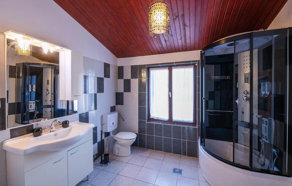 Nice Home in Sisan With Wifi and 7 Bedrooms