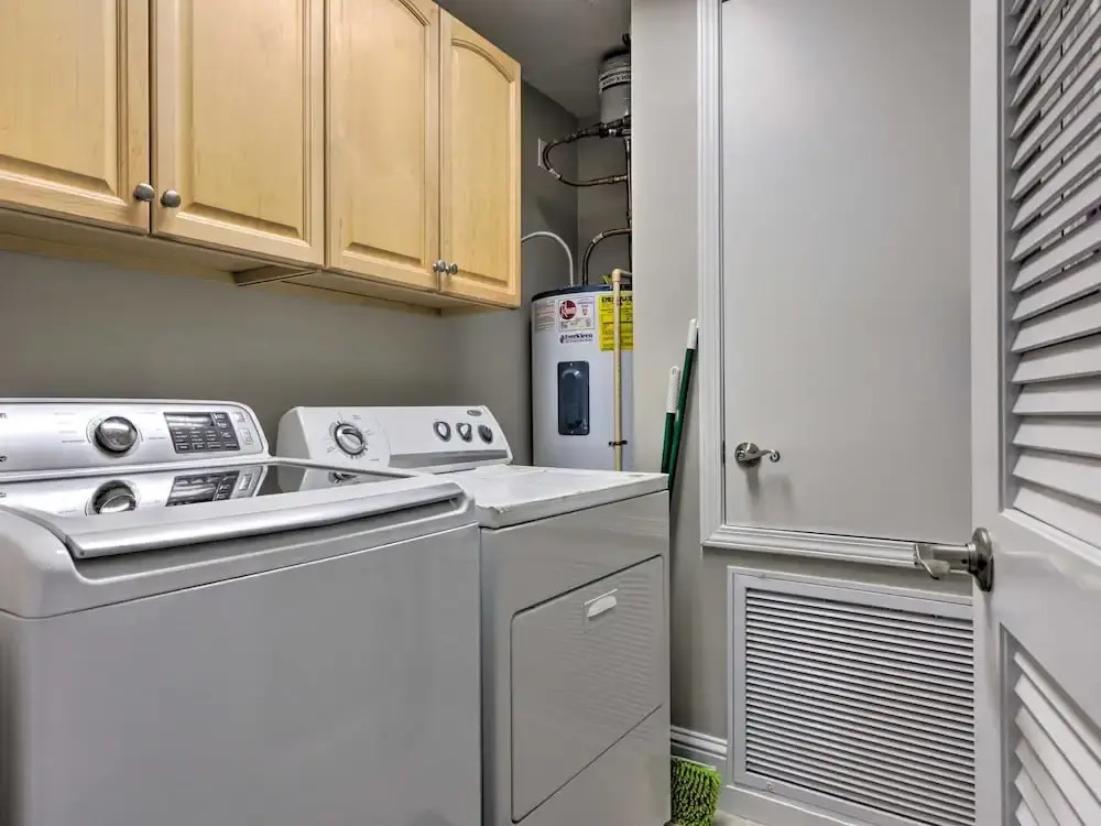 Sunny First-floor Condo w/ Ocean-view Balcony!