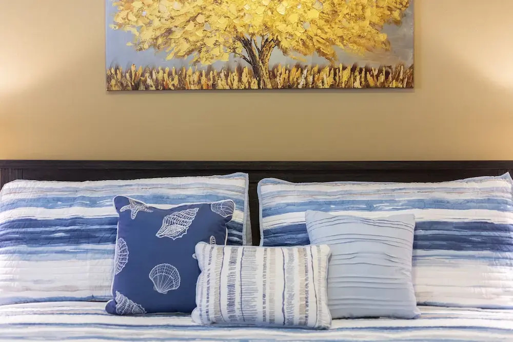 Luxurious King Sized BED Midtown Fully Equipped Condo -