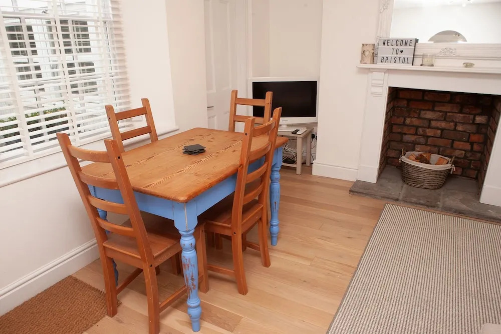 2 Bedroom Apartment in Prime Clifton Location