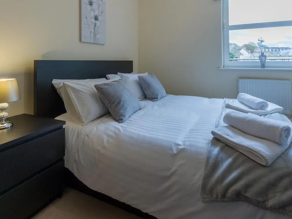 2-bedroom Apartment Riverside Wharf