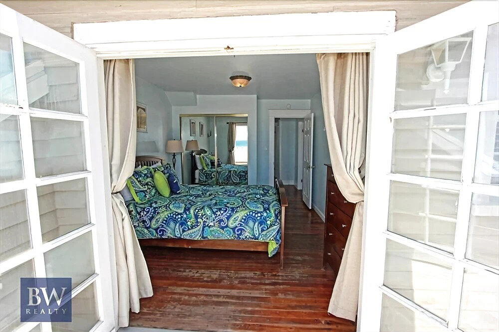 2000 W Ocean Front Liu 3 Bedroom Home