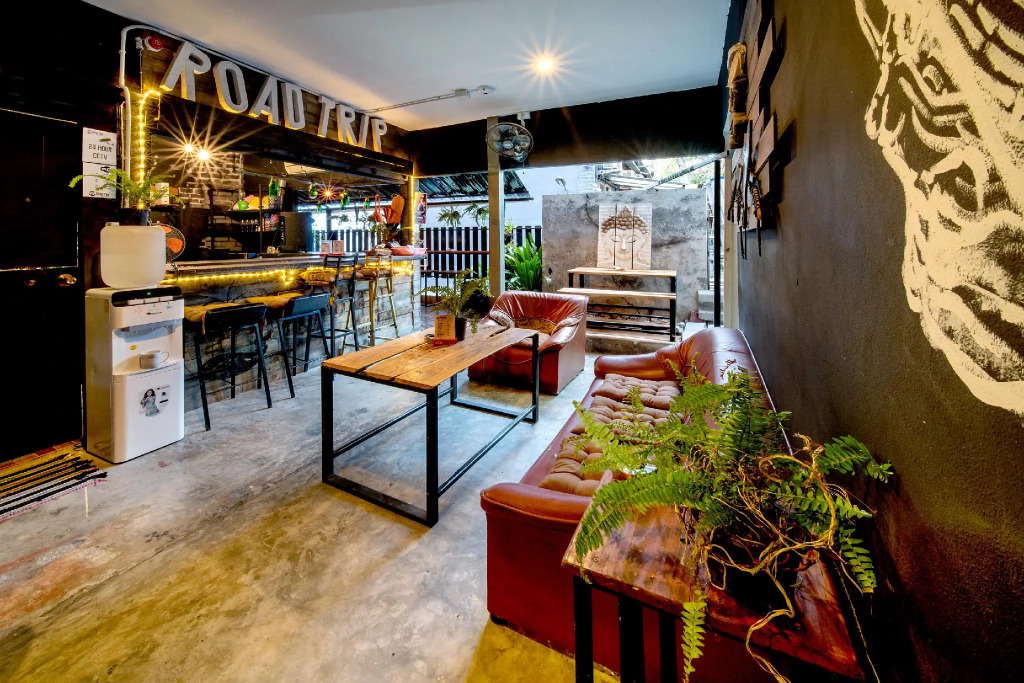 Eclipse Hostel and Bar