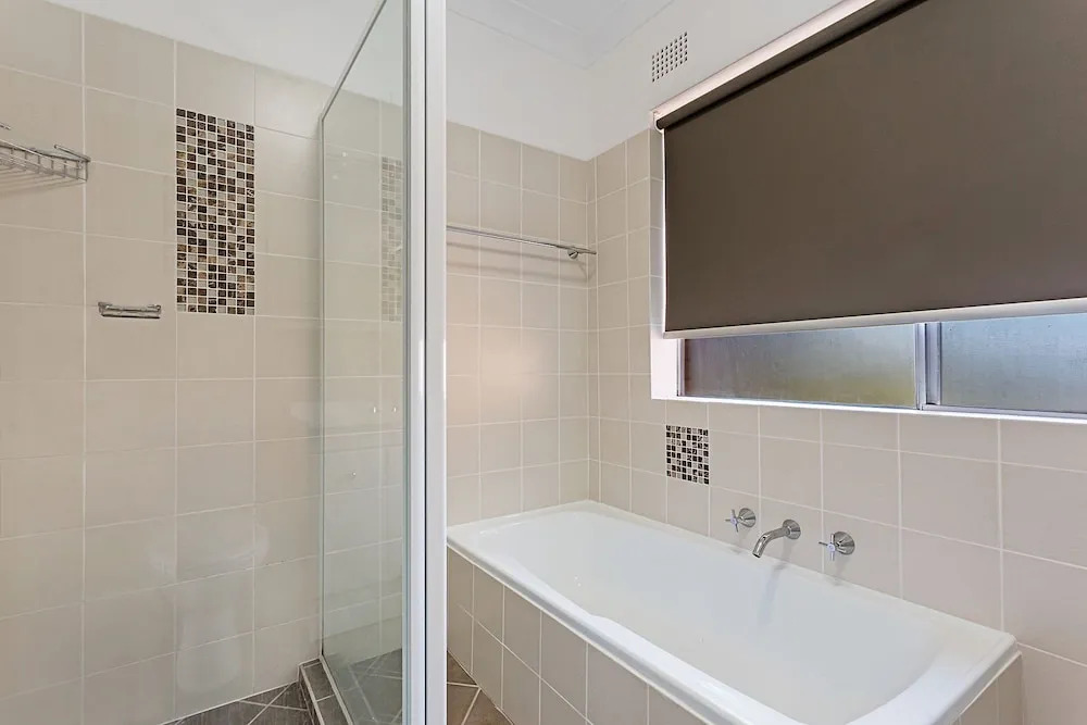 Adriana, 10/83 Ronald Avenue