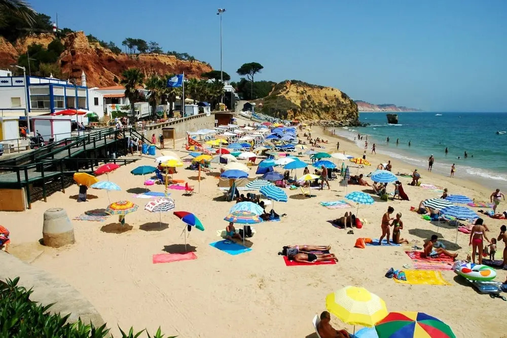 House with 3 Bedrooms in Albufeira, with Shared Pool, Enclosed Garden And Wifi