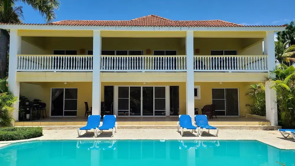 Villa Hermosa a Spacious Villa Close to Downtown