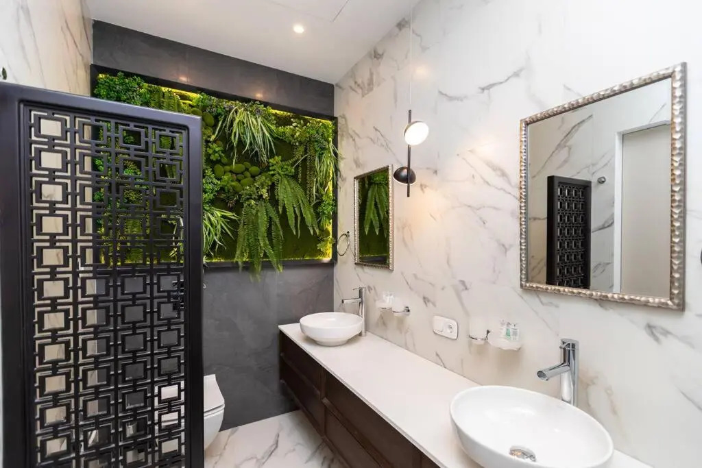 Luxury Hotel Apartment With Stunnig Views For 4