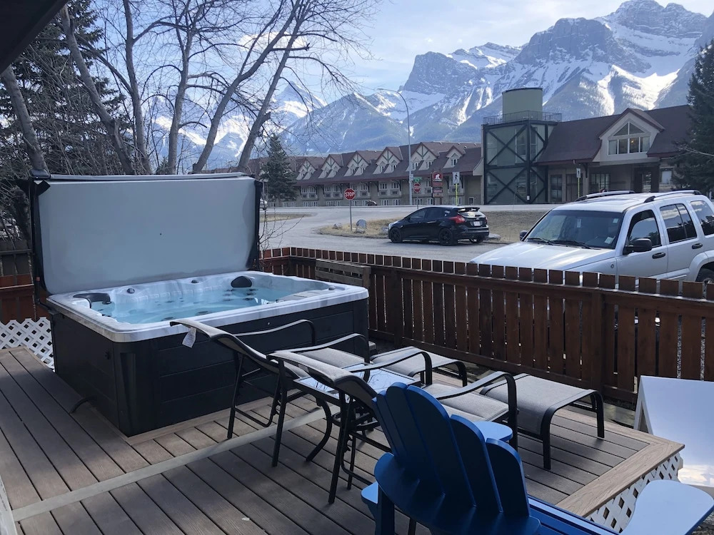 Mountain View Escape with Private Hot Tub & Patio
