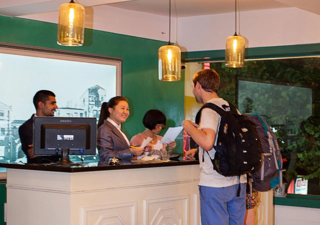 Michaels Inn & Suites