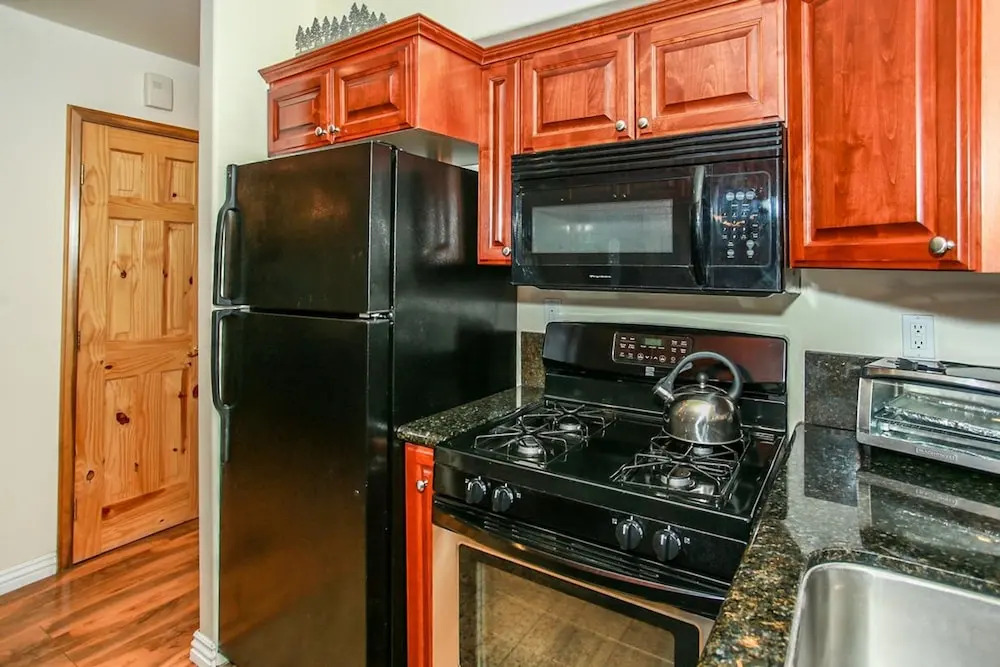 Bear Mountain Dream-1827 by Big Bear Vacations