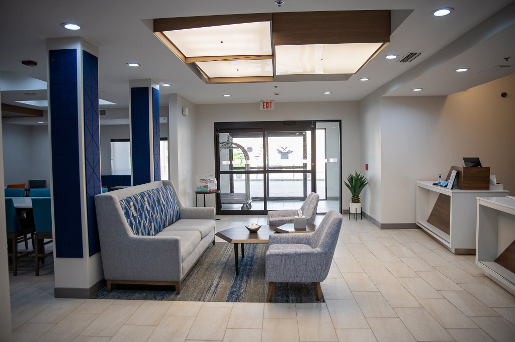 Holiday Inn Express Hotel & Suites Center by IHG