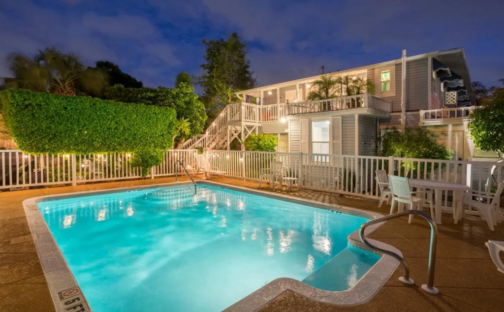 Meranova Guest Inn