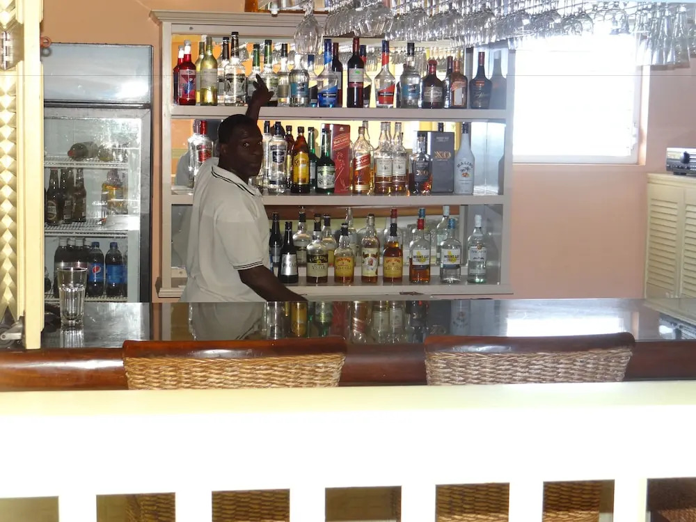 Tropical Winds Apartment Hotel