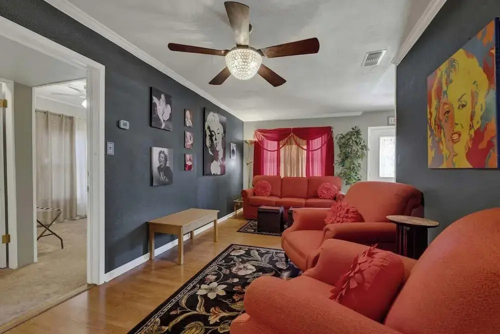 Marilyn House Iconic Charm 3 Mins to Downtown!